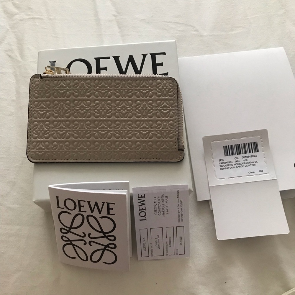 NWT Loewe Repeat Anagram Cardholder in Light Oat